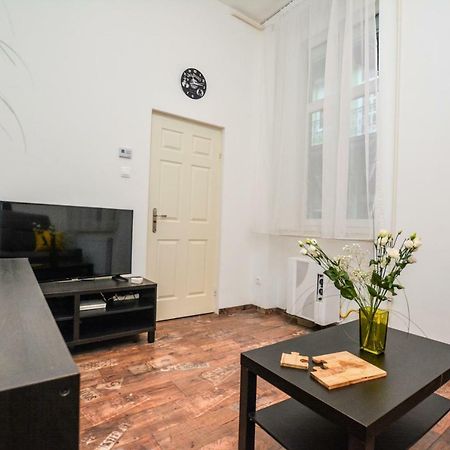 Timeless Apartment With Free Private Parking Budapeste Exterior foto