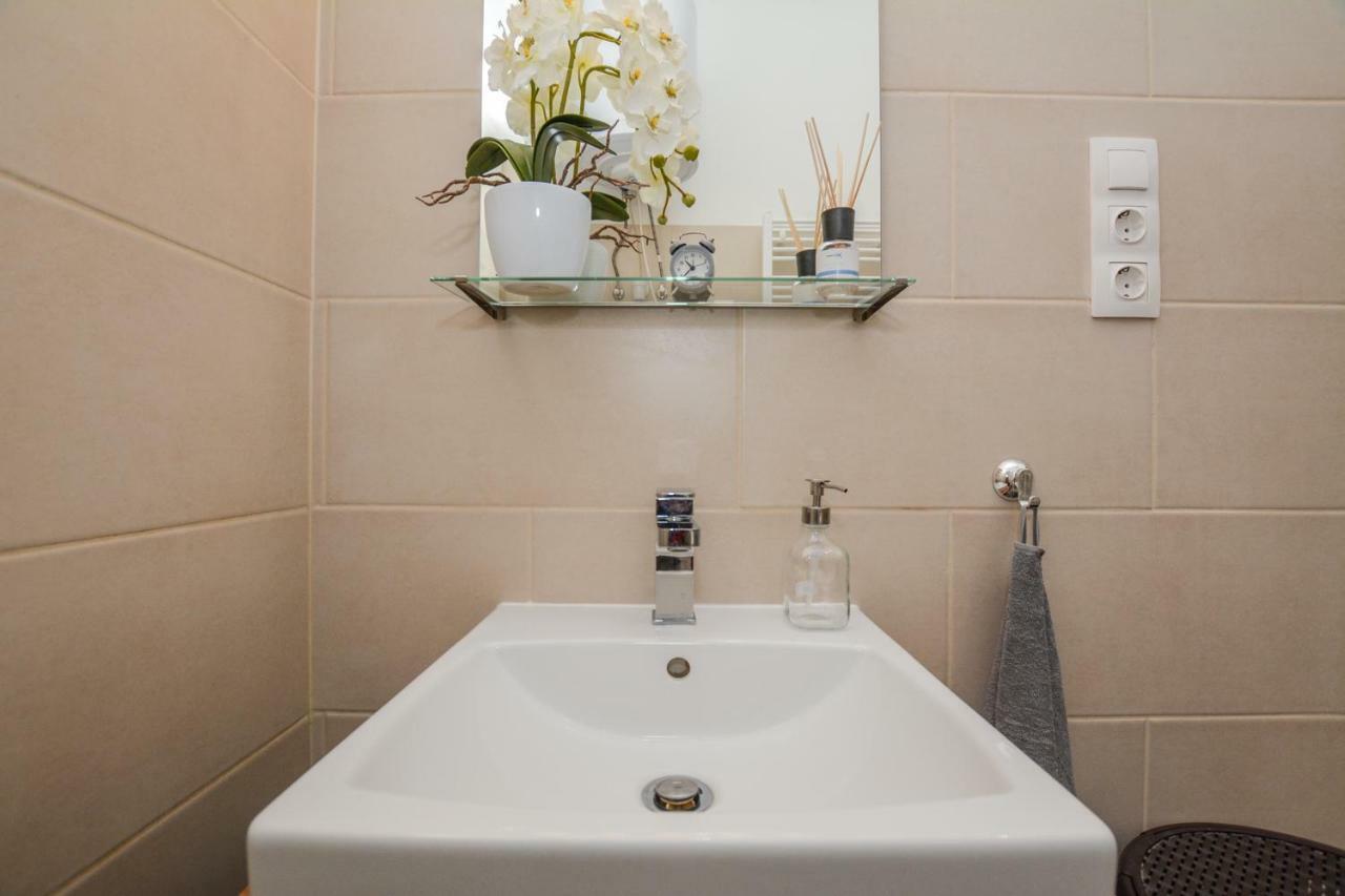 Timeless Apartment With Free Private Parking Budapeste Exterior foto