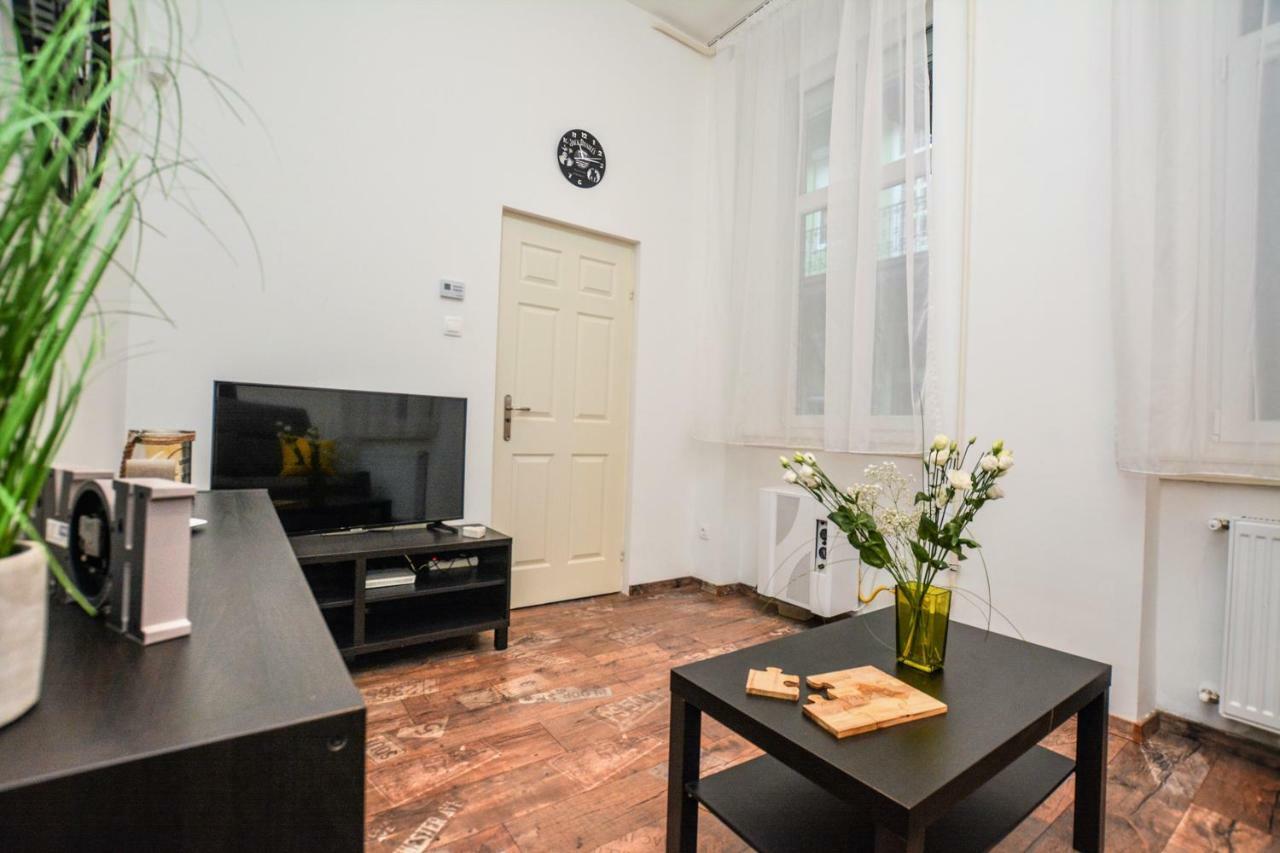 Timeless Apartment With Free Private Parking Budapeste Exterior foto